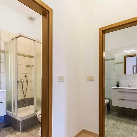 10 Apartman *