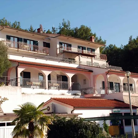 10 Apartman *