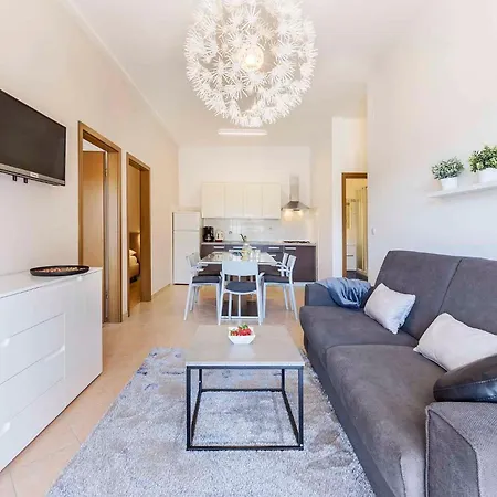Apartman 10 *