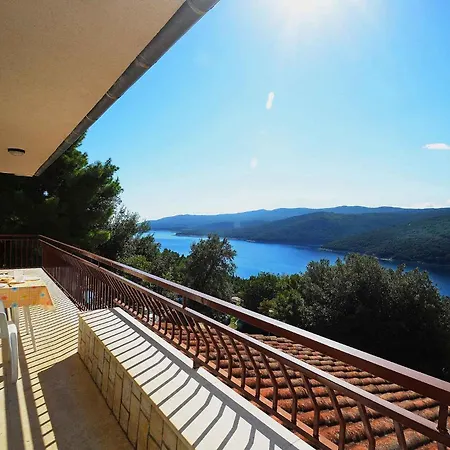 Apartman 10 *