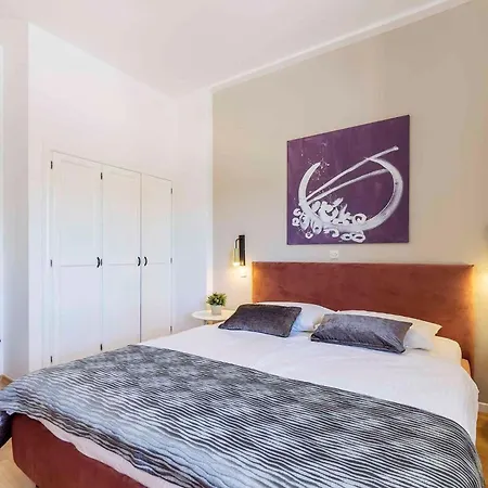 10 Apartment