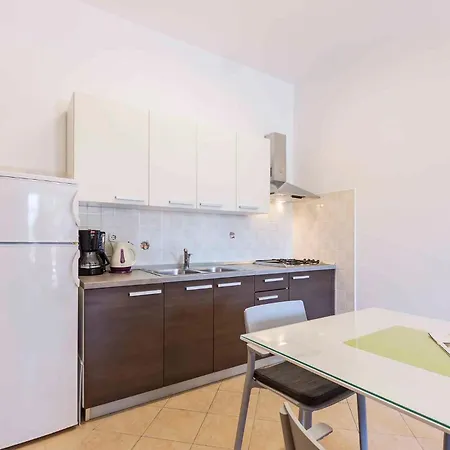 Apartment 10